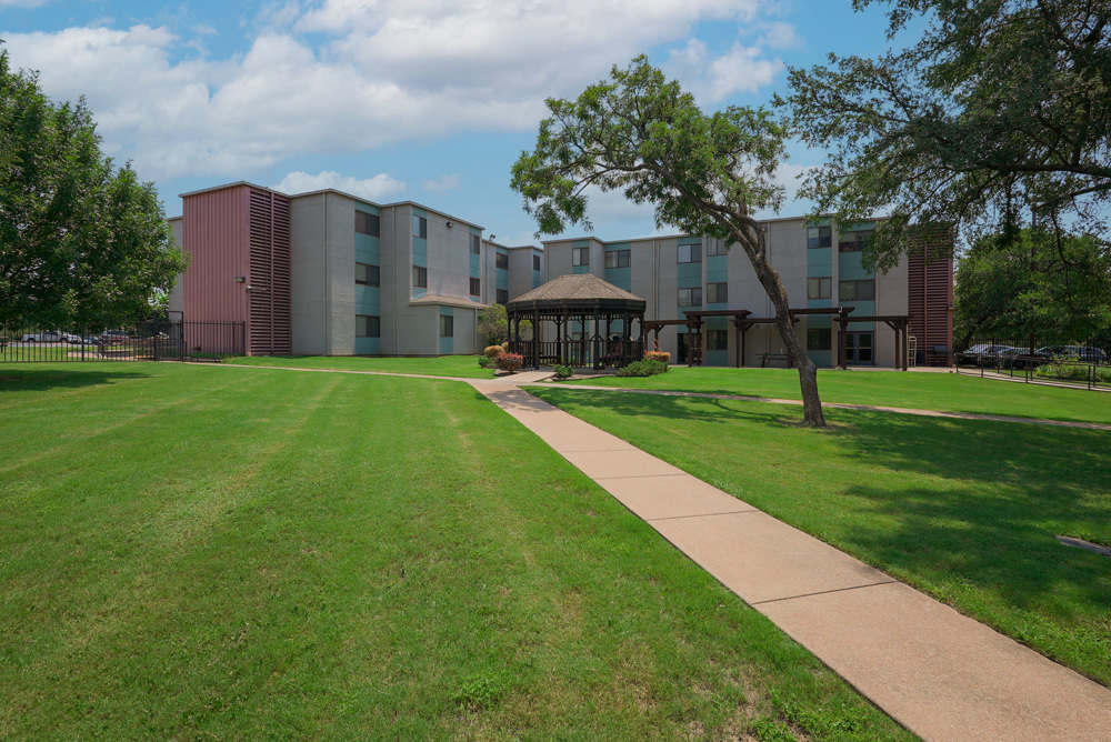 Fair Oaks Apartments apartment photo